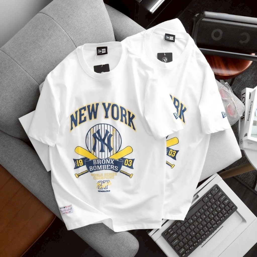 เสื้อยืด NEW ERA คอกลมแขนสั้นแต่งดีเทลเรียบๆด้านหน้าสกรีนโลโก้-NEW YORK BRONX BOMBERS 1903 เนื้อผ้า COTTON ราคา ถูกที่สุด ดีลบีเคเค แกลเลอรีภาพที่ 2