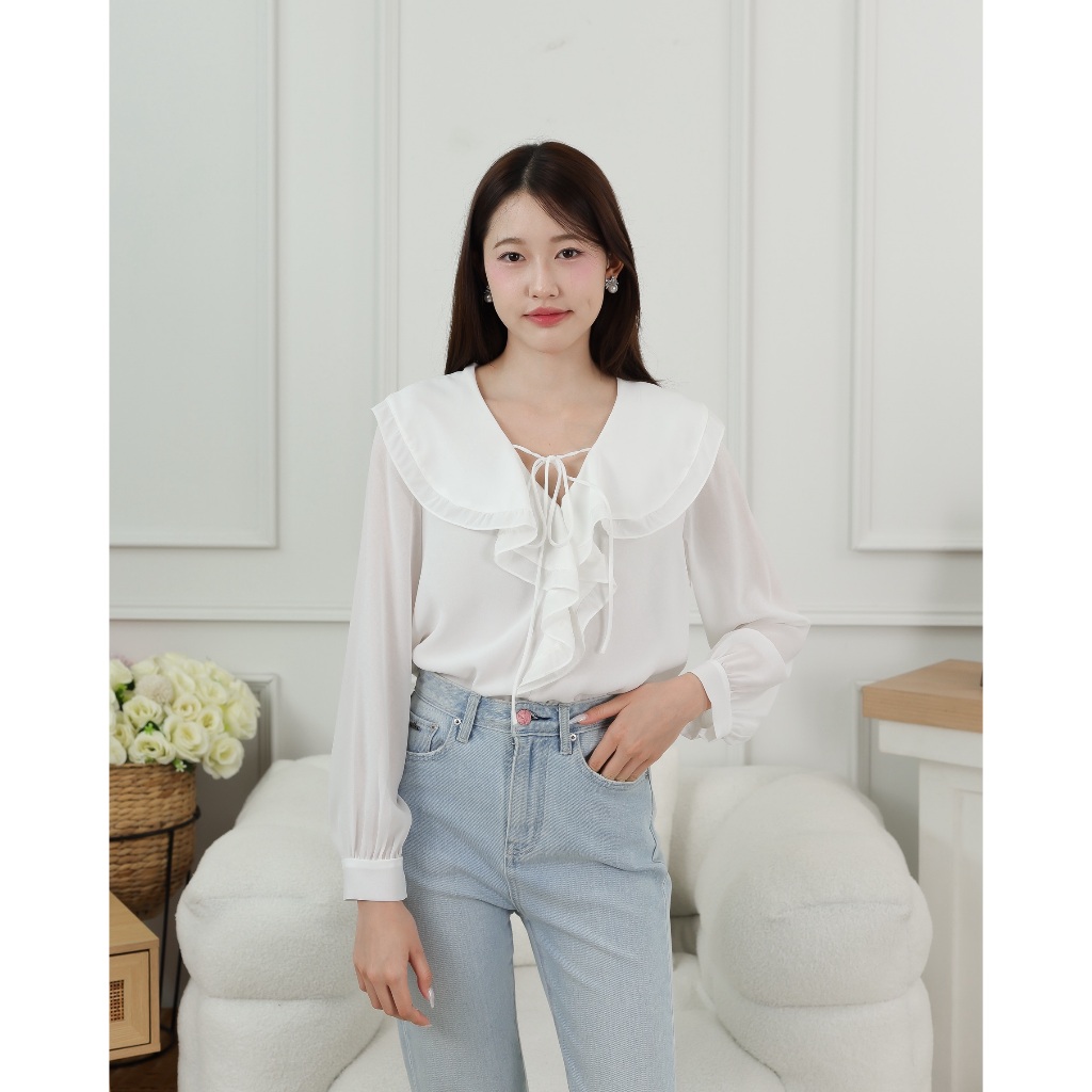 “Fawn Blouse” เสื้อแขนยาวคอปกต่อระบาย ช่วงคอวี กิมมิคผูกสายริบบิ้น เนื้อผ้าชีฟอง