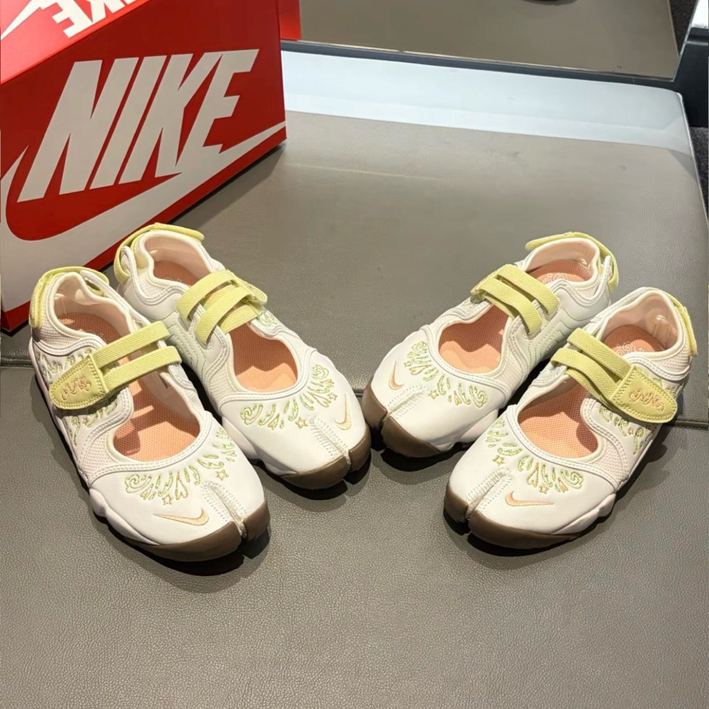 มาใหม่รุ่นขายดี NIKE AIR RIFT POLKA DOT พรีออเดอร์ 14-17 วัน รับประกันของแท้ 100% ออกใบกำกับภาษีได้