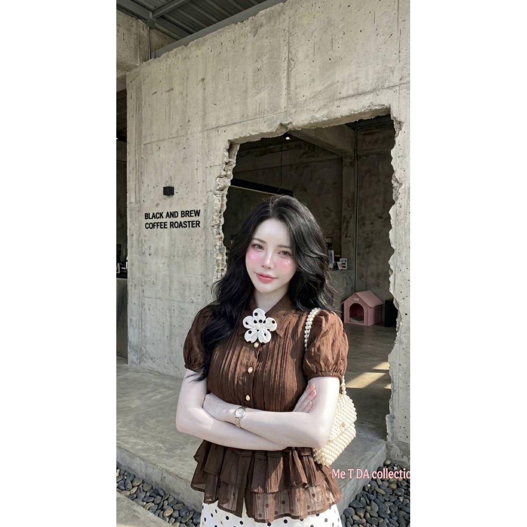 Set แถมกิ๊ปลายจุด - เสื้อแขนตุ๊กตาแต่งระบายมีกระดุมมุก มาพร้อมกิ๊ปลายจุด - กางเกงขาสั้นลายpolkadot ซิปหน้ามีกระเป๋า2ข้าง