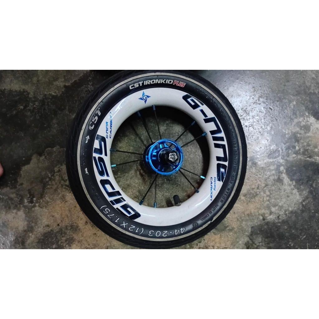 ล้อคาร์บอน ขาไถจักรยาน Balance bike พร้อมยาง gipsy gnine 1 คู่มือสอง