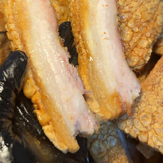 เศษหมูกรอบจ่านนท์สดใหม่พร้อมนำไปประกอบอาหารมันค่อนข้างเยอะขอคนรับได้
