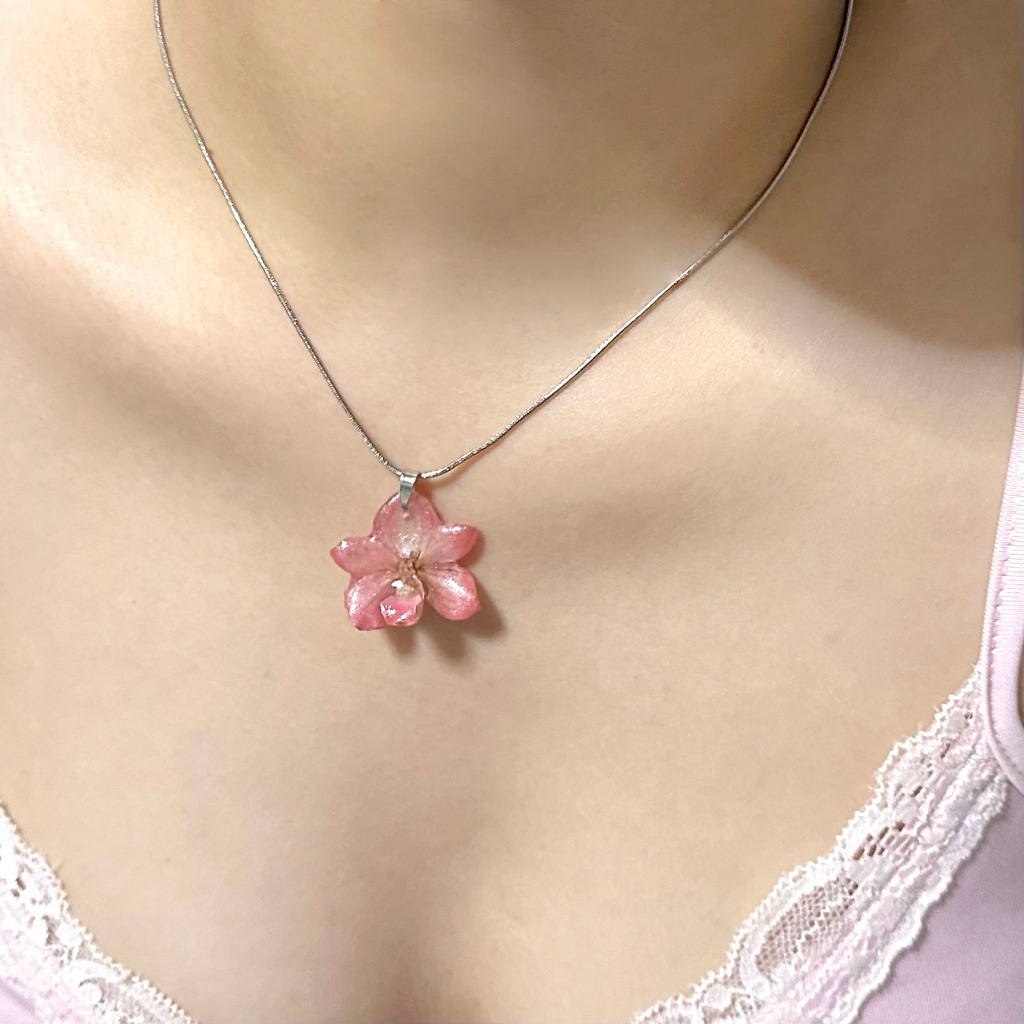 สร้อยคอดอกกล้วยไม้แห้ง ขนาดจิ๋ว handmade ( ดอกไม้จริง ) 🫧