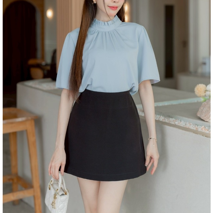 เสื้อเบลาส์ผ้าใหม่แขนสั้นคุณภาพสูงสำหรับผู้หญิงทรงเข้ารูปดีไซน์ใหม่สำหรับฤดูร้อนคอตั้ง สวยงามสุภาพและทันสมัย