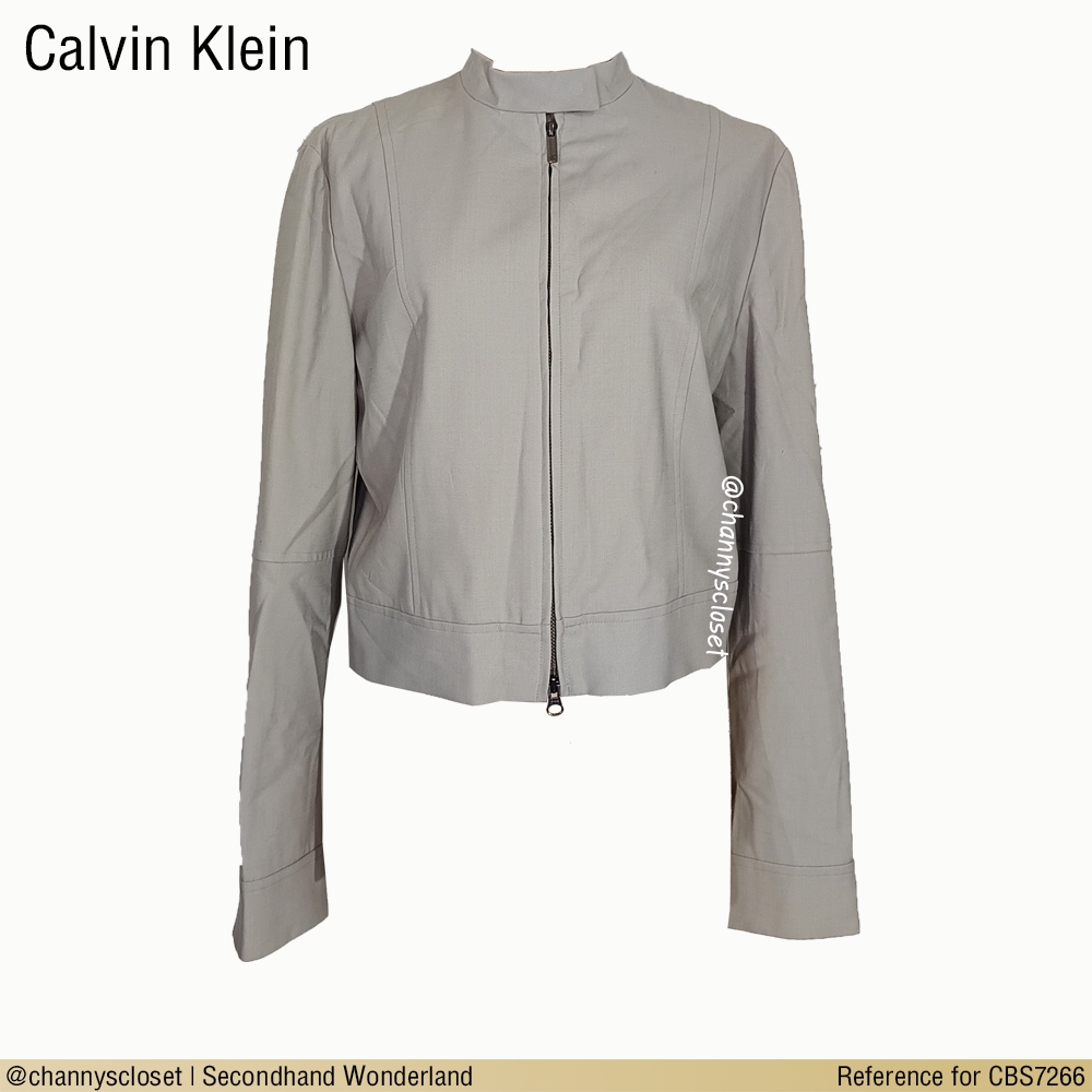 💖USED Calvin Klein - Cream Mock Neck Jacket | เสื้อแจ็คเก็ตสีครีม สีกากี เสื้อคลุม แขนยาว คอปีน สีพื