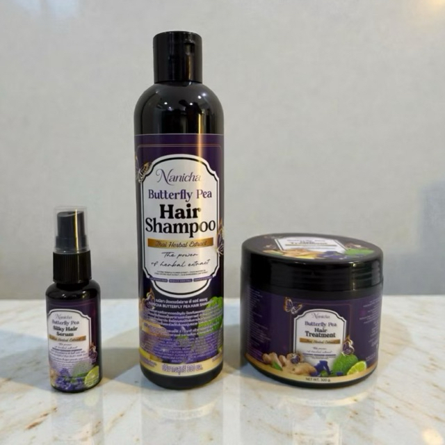 (ณนิชา)แชมพูสมุนไพรดอกอัญชันสูตรพิเศษ1ชุด3ชิ้น(แชมพู300ml+ทรีสเม้น300ml+เซรั่มอัญชัน30ml