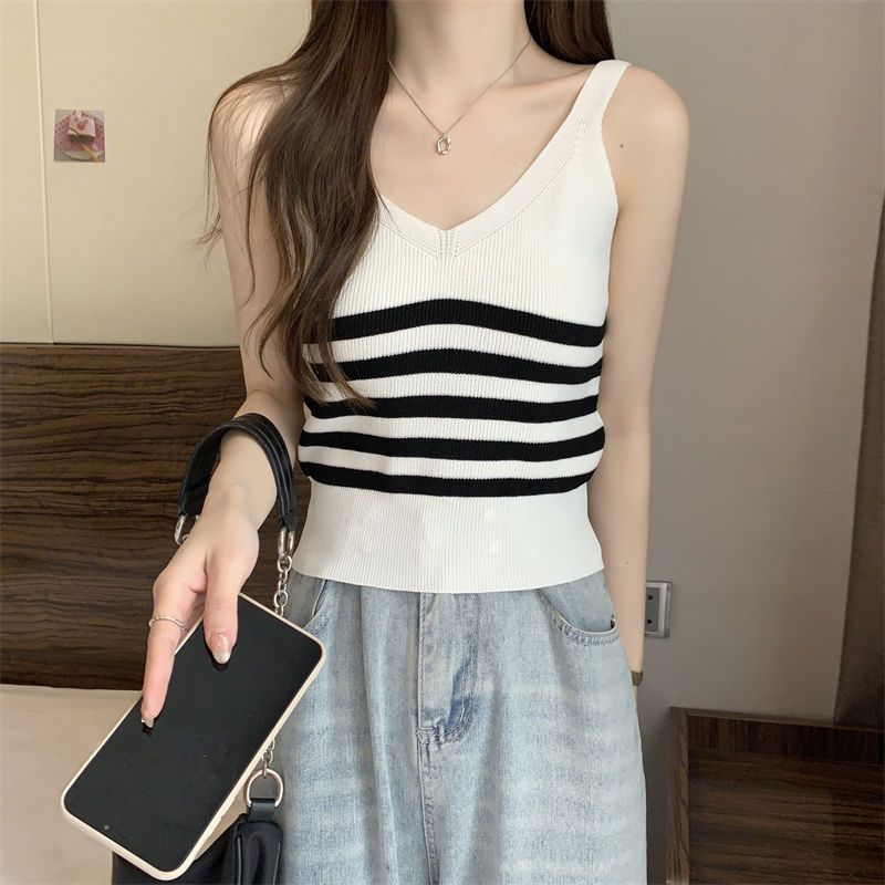พร้อมส่งในไทย** เสื้อไหมพรมสายเดี่ยว สีพื้นสีสุภาพ ใส่ลำลองได้ Y327