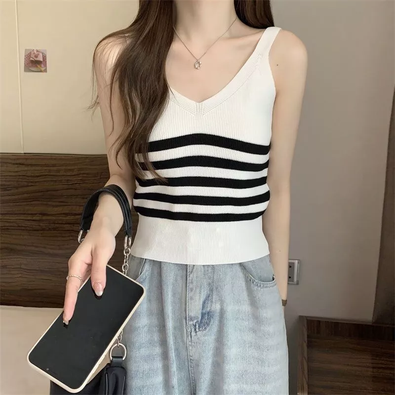 พร้อมส่งในไทย** เสื้อไหมพรมสายเดี่ยว สีพื้นสีสุภาพ ใส่ลำลองได้ Y327