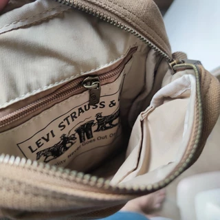 กระเป๋าสะพายข้าง Levi Mini Messenger Bag ของใหม่ ของแท้ พร้อมส่งจากไทย กระเป๋าลีวายส์ กระเป๋าสะพายลีวายส์