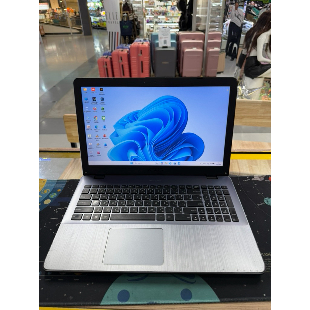 Notebook Asus X542U  สภาพดี ทำงานใช้งาน ลื่นๆ  บอดี้มีรอยการใช้งาน