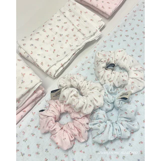 grandmamade scrunchies ยางรัดผมโดนัท ยางมัดผม / whimsical rose garden / pointelle scrunchies