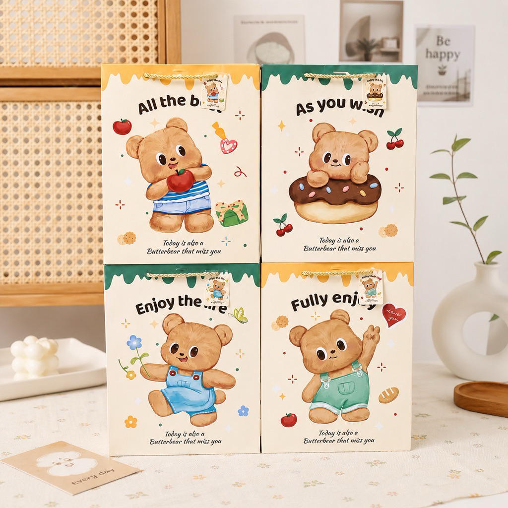 พร้อมส่ง ถุงกระดาษหมีเนยสุดพรีเมียมพร้อมหูเชือกเกลียวและป้ายแท็ก ลายน่ารัก