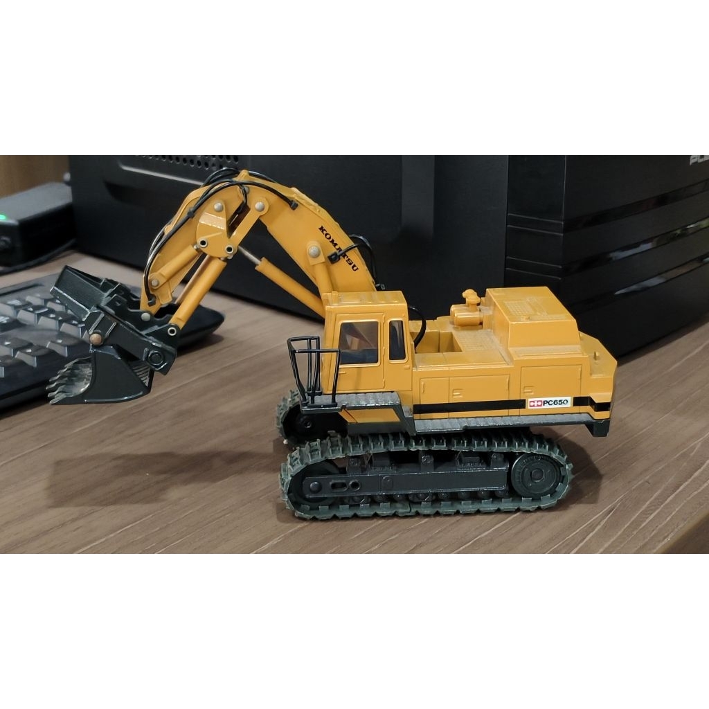 📌📌📌โมเดลรถเหล็ก KOMATSU LOADING SHOVEL PC650 MADE IN JAPAN