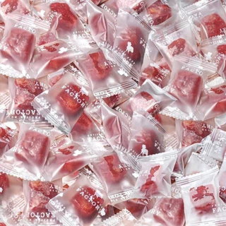 สตรอเบอรี่คิวบ์ สตรอว์เบอร์รี่ สตอเบอรี่อบแห้งแบบชิ้นพอดีคำ อร่อยมาก เปรี้ยวๆหวานๆกำลังดี🍓