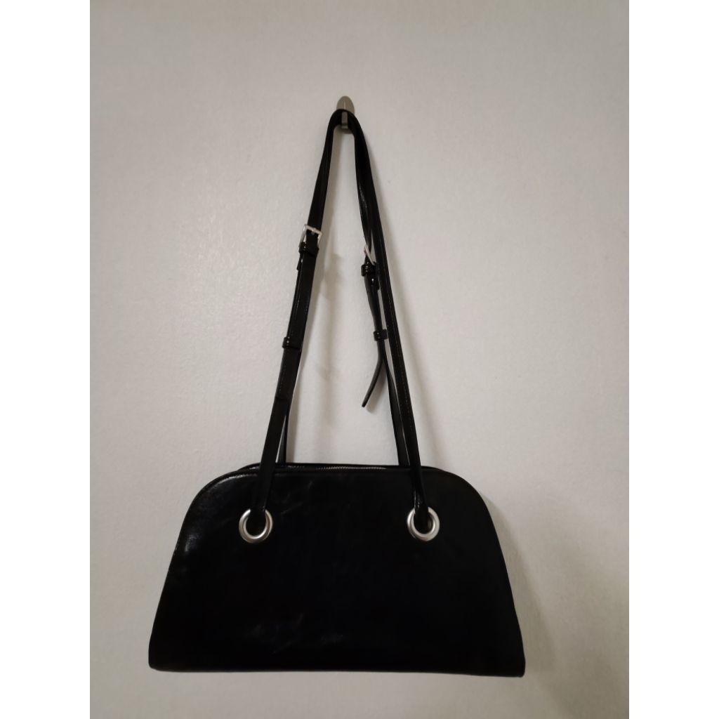 แท้​💯​%กระเป๋าแบรนด์ Mur จากเกาหลี🇰🇷🇰🇷 รุ่น Fling bag สีดำ​ มือสองเหมือนใหม่​
