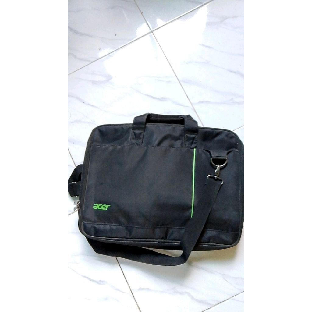 กระเป๋าใส่โน๊ตบุ๊ค acer มือสอง สภาพสวยข้างในสะอาดมีตำหนิตรงสายสะพายรูปสุดท้าย