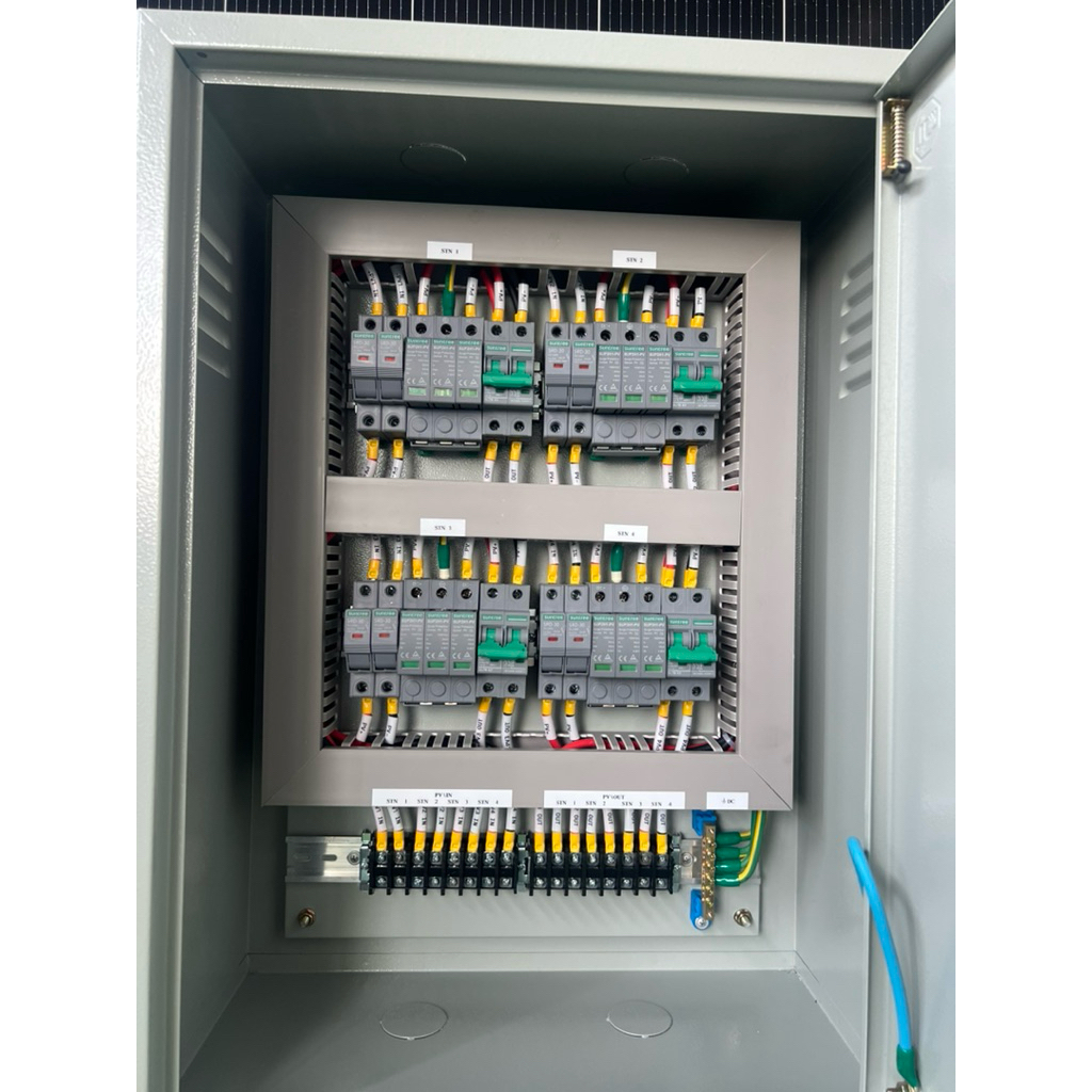 ตู้คอมบายเนอร์โซลาร์เซลล์ แบรนด์ SUNTREE DC 4 Strings Combiner DC solar