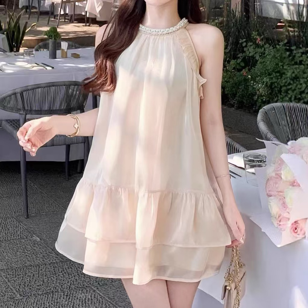 Suitcute  เดรสแขนกุดคอกลม ตัดเย็บเข้ารูปเอวสูงคลุมเข่า แสดงความสวยงามและผอมเพรียว ในสไตล์ฤดูร้อน