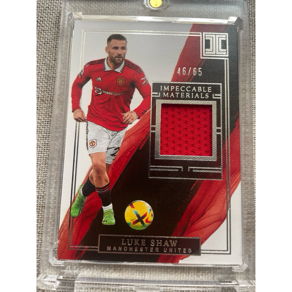 การ์ดฟุตบอล Luke Shaw (แมนยู) ชิ้นส่วนเสื้อ Panini Impeccable 22-23 รัน 46/65