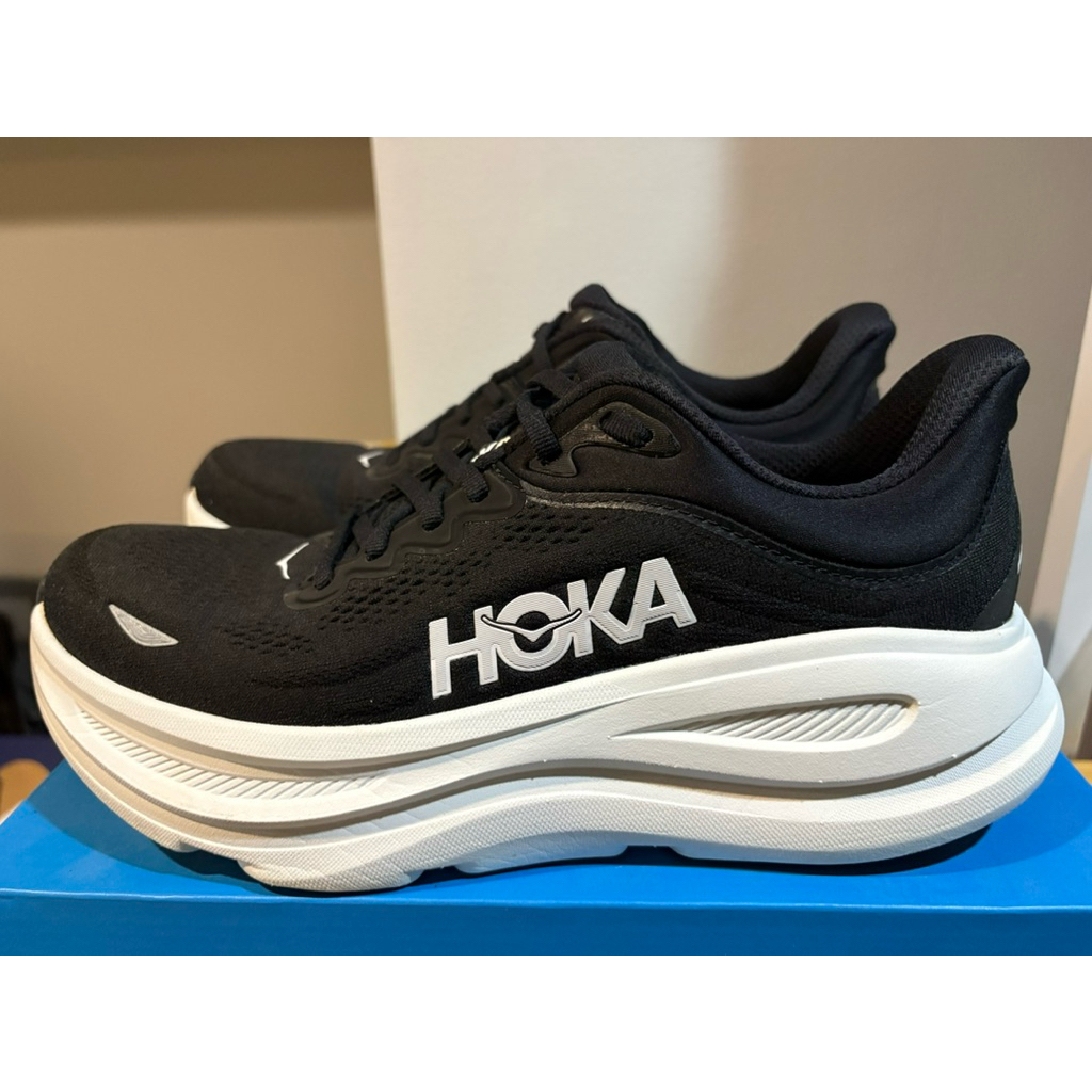 [Pre-loved] HOKA Bondi 9 Wide – สีดำ ขาว สภาพดีมาก 98%++ นุ่มเหมือนเดินบนก้อนเมฆ! ☁️🏃‍♂️