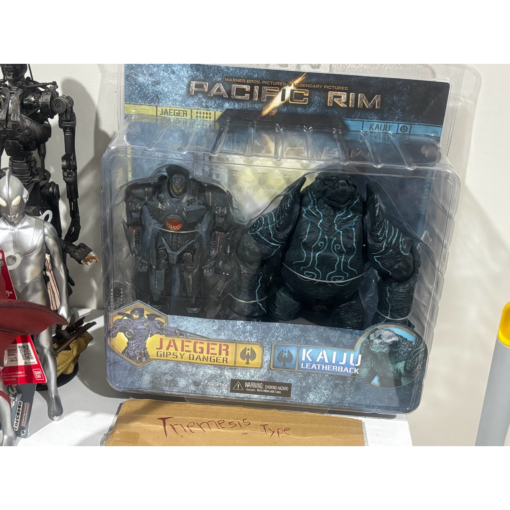 Pacific Rim Gipsy Danger vs Leatherback 2-Pack NECA
