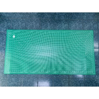 แผ่นรองตัด ขนาด120×60ซม. สกีนตาราง 2 หน้า หนาเฉลี่ย 3มม.