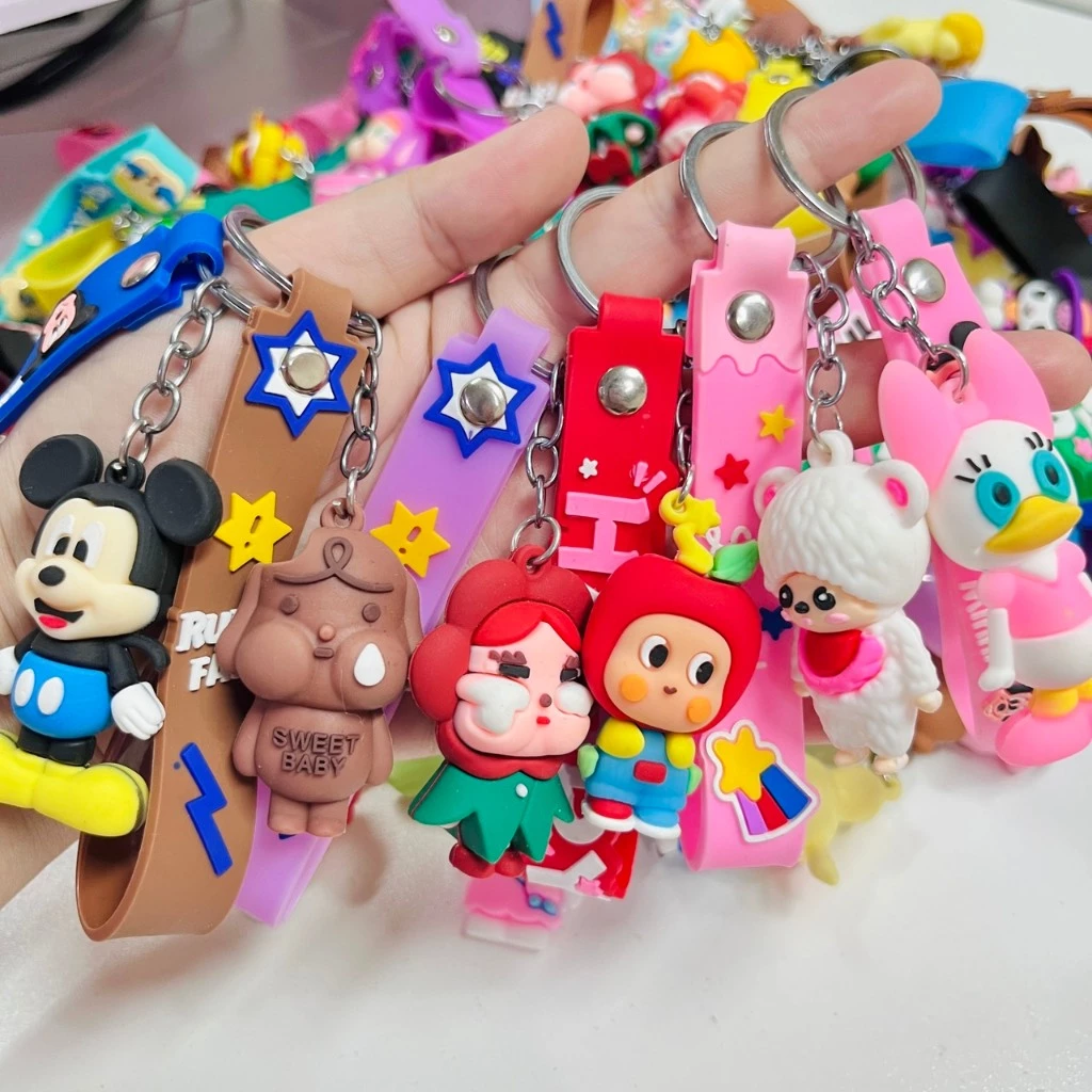 พวงกุญแจ แพ็ค 6ชิ้น คละลาย ลายน่ารักๆ การ์ตูนหลากหลายแบบ มีมากกว่า 200ลาย พร้อมส่ง