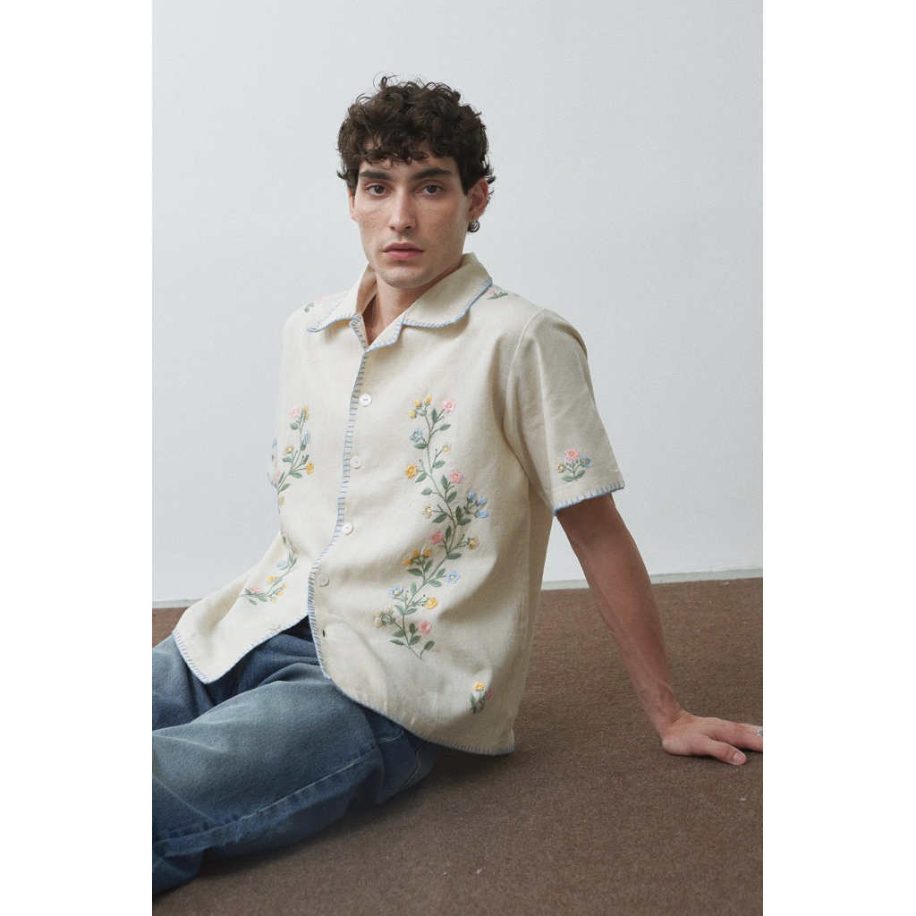 Bloom-line vintage hand embroidered short sleeves shirt (ปักด้วยมือ)