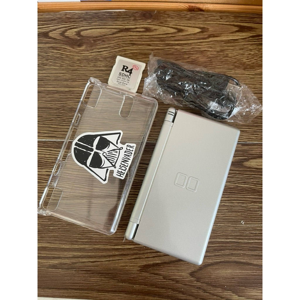 Nintendo ds lite / nintendo ds lite nds พร้อม R4 มีเกมส์ ลงเกมส์ให้แล้ว