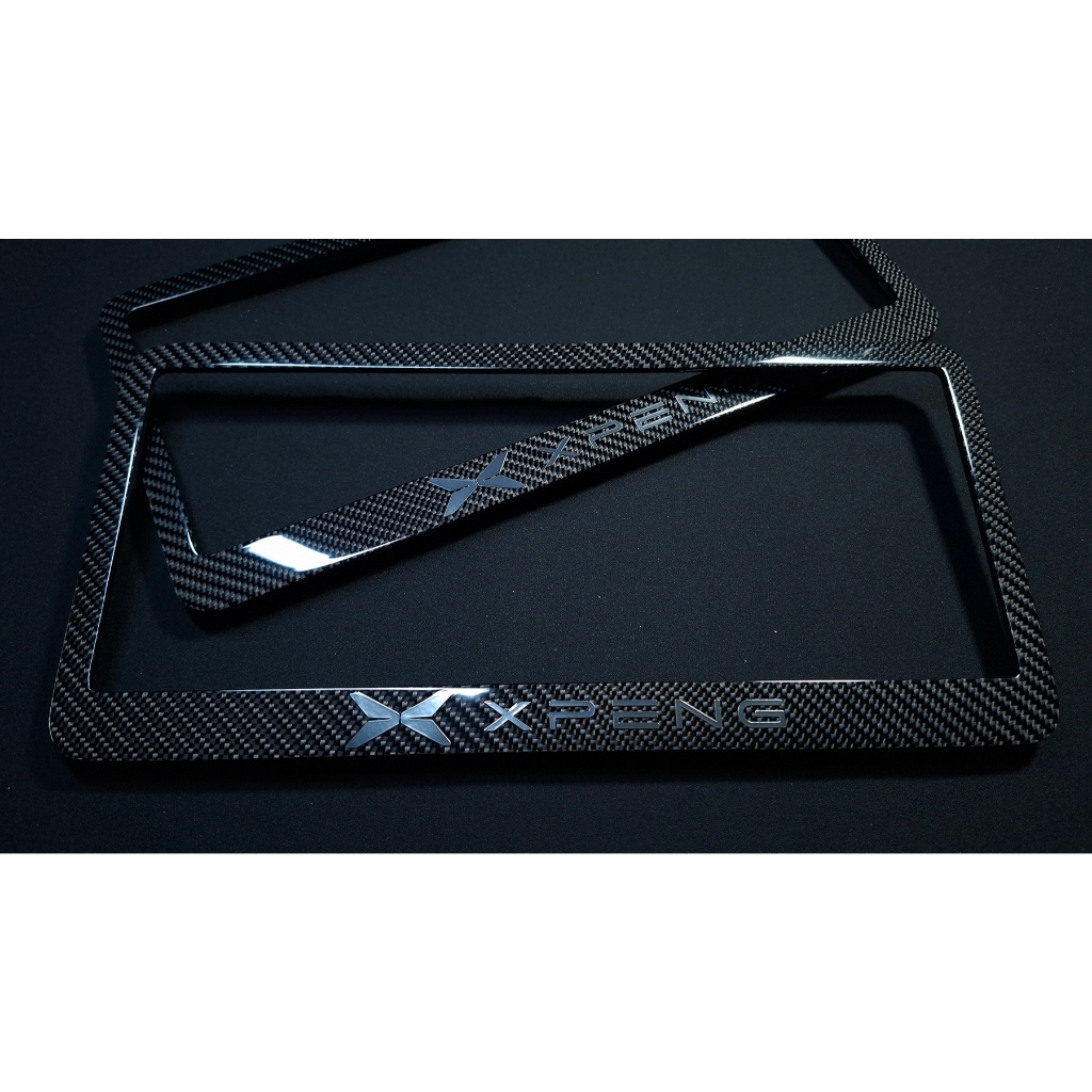 กรอบป้ายทะเบียน รถยนต์ Xpeng หุ้มคาร์บอนแท้ ลาย2 จำนวน1คู่