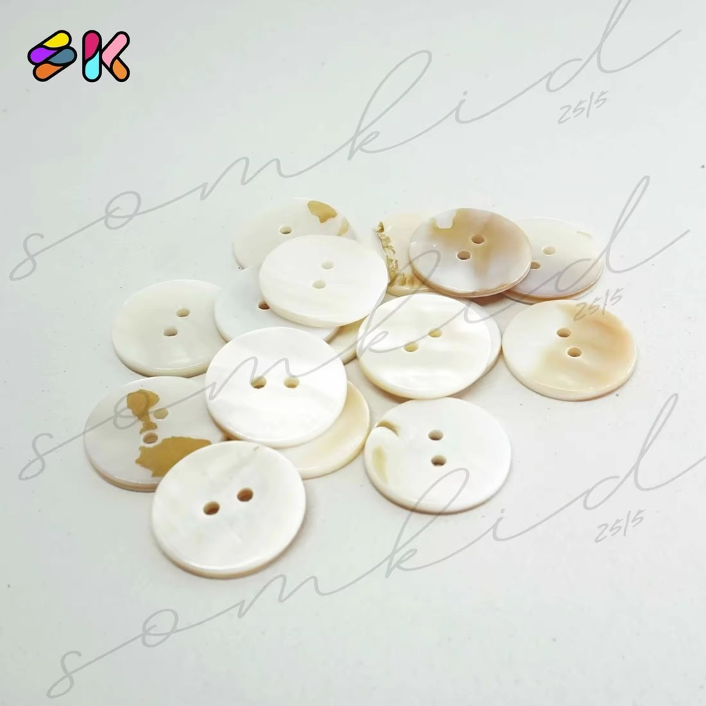 กระดุมหอยหนา สีขาวเปลือกหอยแท้แซ็กเครื่องได้ size 10mm(16L),11mm(18L),13mm(20L), 15mm(24L),17mm(28L),20mm(32L),25mm(40L)
