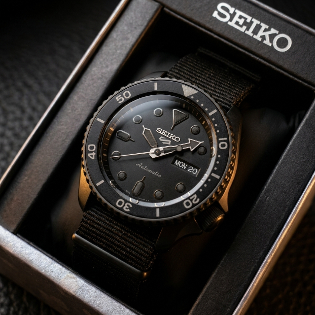 SEIKO SRPD79K1 นาฬิกาผู้ชาย Automatic สีดำล้วน สาย NATO ของแท้ 100%