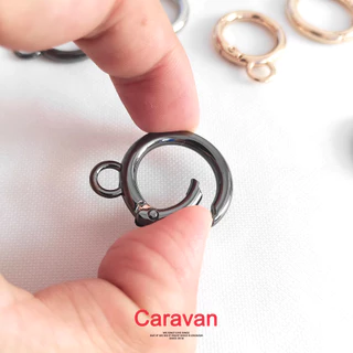 Caravan Crew Keychain พวงกุญแจเท่ๆ ห่วงพวงกุญแจ พวงกุญแจโลหะ