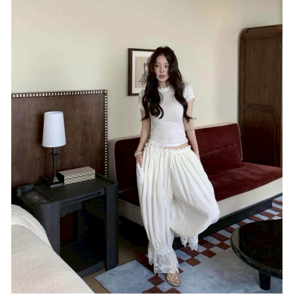 เซ็ต 2ชิ้น เสื้อคอกลมทรงเข้ารูปผ้ายืด + กางเกงขาเต่อจั๊มแต่งลูกไม้