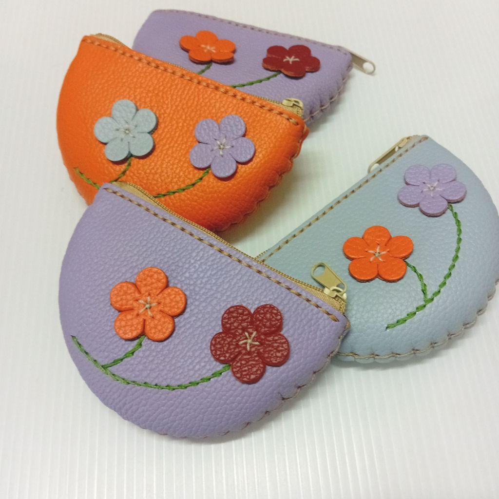 กระป๋าหนังแท้ใส่เหรียญ แฮนด์เมด หนังวัวเย็บแต่งลายติดดอกไม้ (A03)หนังแท้แฮนด์เมด