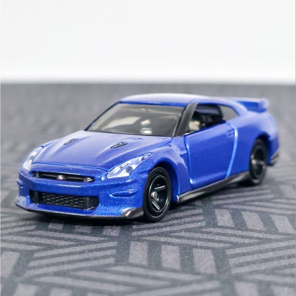 โมเดลรถเหล็ก Tomica Nissan GTR R35 สีน้ำเงิน  เปิดประตูได้
