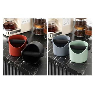 SUGA พร้อมส่ง ถังเคาะกากกาแฟ พลาสติก ABS ถังทิ้งกากกาแฟ กล่องเคาะกากกาแฟ กันลื่น มี 4 สี ขนาด 500ml อุปกรณ์กาแฟ SUR403