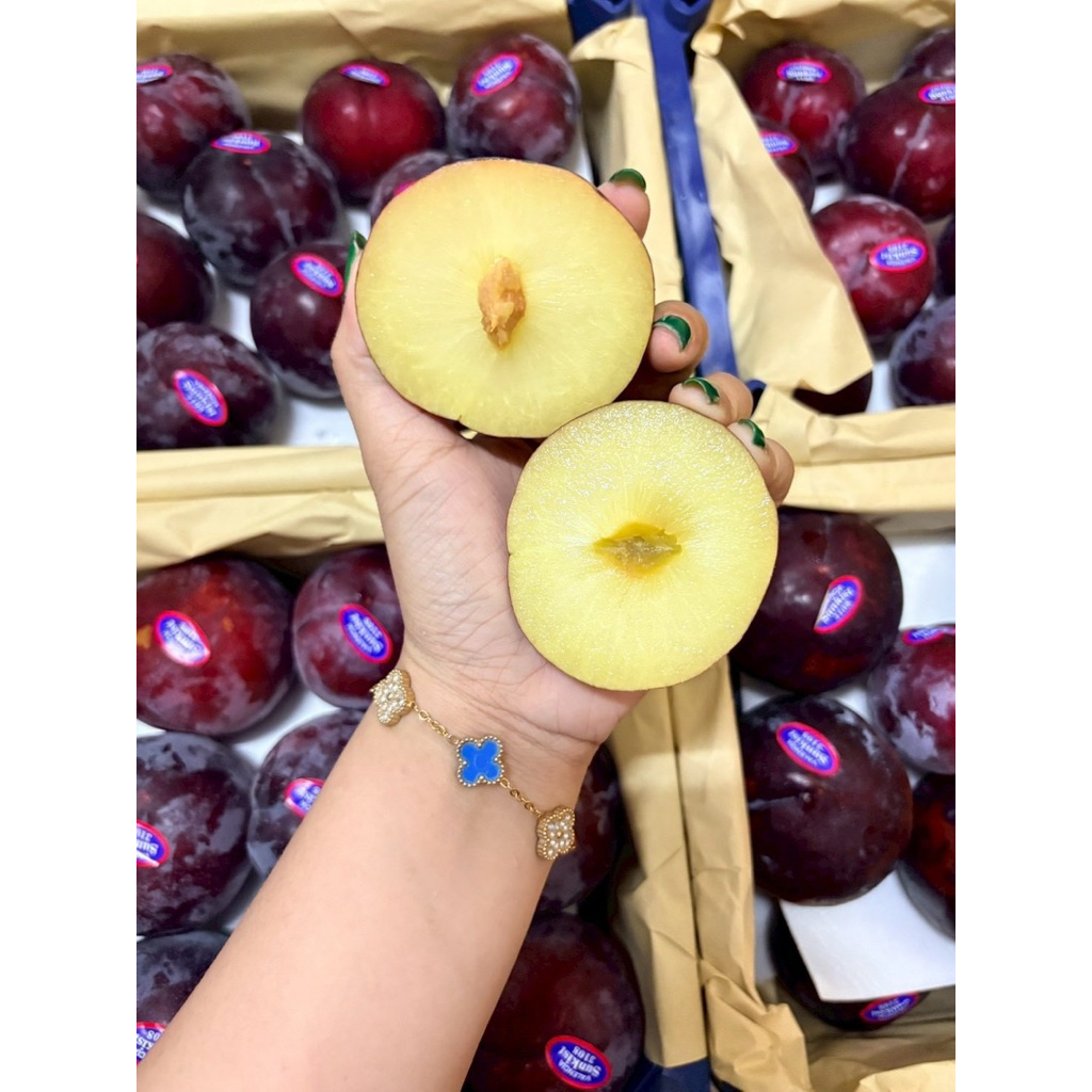 ลูกไหนดำ (ลูกพลัม)สดๆ  Black Plum เกรดนำเข้า ไซต์จัมโบ้ น้ำหนัก 1kg.