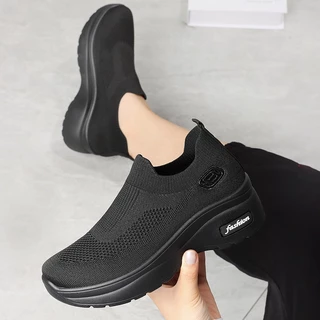 รองเท้าผ้าใบเสริมส้น แบบสลิปออน