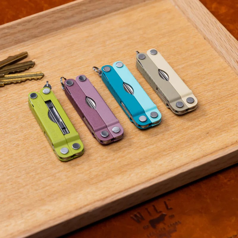 Leatherman Micra Micra เป็นเครื่องมือขนาดเล็กยอดนิยมในรูปลักษณ์ของพวงกุญแจ ที่มีน้ำหนักเบา
