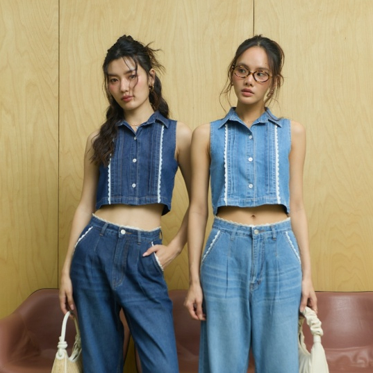 Sis story เสื้อยีนส์ แขนตุ๊กตา ปกคอบัว แต่งลูกไม้ Sis T17 Bluebell short sleeve lace top - Blue/Dark blue