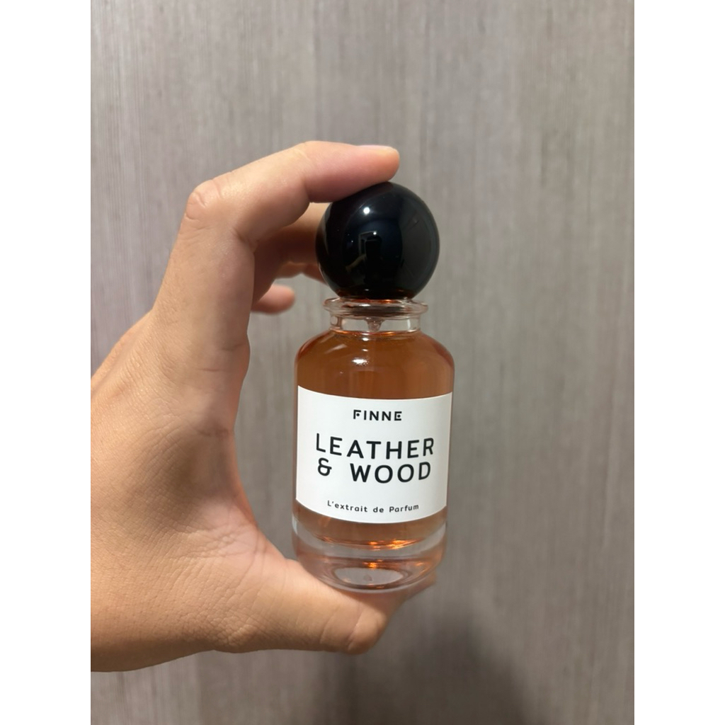 น้ำหอม FINNE กลิ่น Leather Wood 50Ml