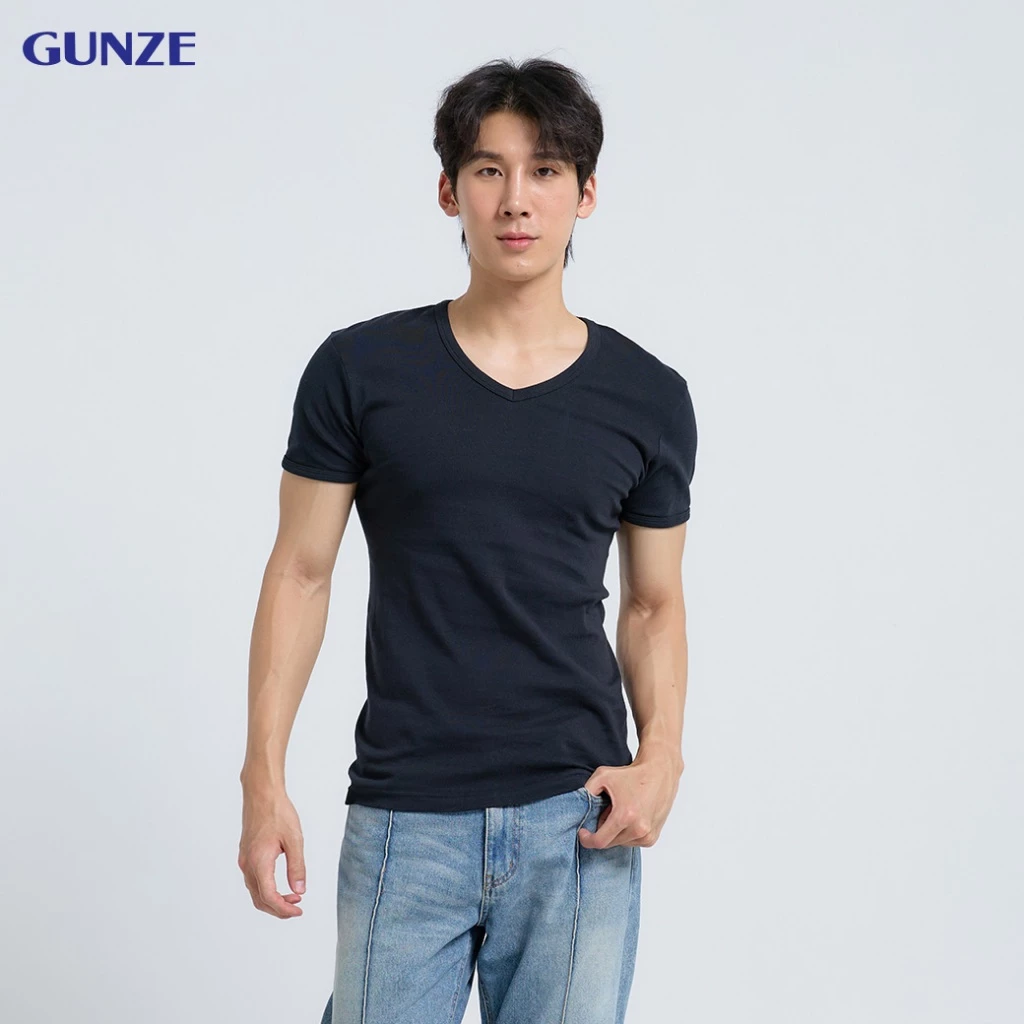GUNZE กุนเซ่ เสื้อยืดผู้ชาย แขนสั้น คอวี สีดำ (BL) รหัส GS1631