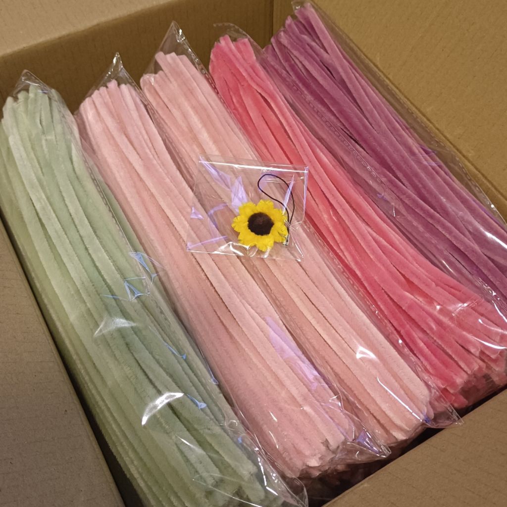 ลวดกำมะหยี่เกรดพรีเมี่ยม ขนนุ่มฟู 8 มิล 95-100เส้น มีหลายสี พร้อมส่งจากไทย