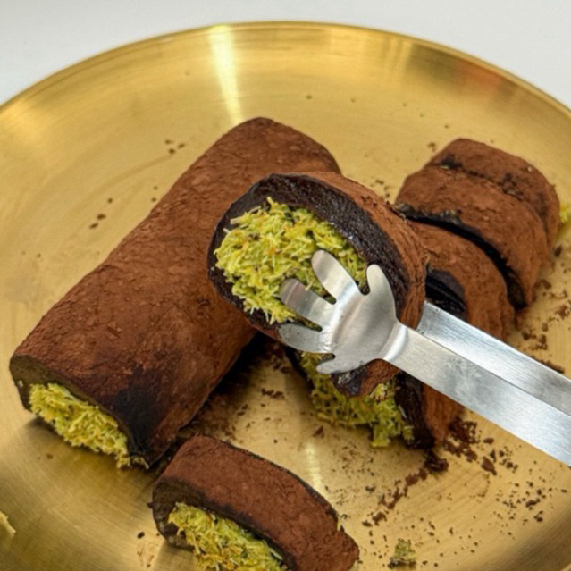 Dubai chewy Cookie Roll ที่เส้นคูนาฟ่าล้นหอมมันนัว ห่อด้วยมาสเมลโลหนึบหนับหวานลงตัว ชิ้นละ100กรัม คุ้มสุดๆๆ
