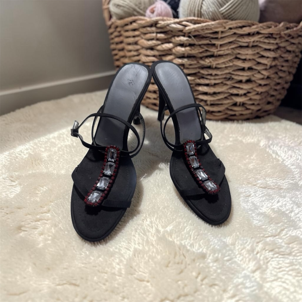 👠ส่งต่อรองเท้าส้นสูง ENZO มือสอง ✨
