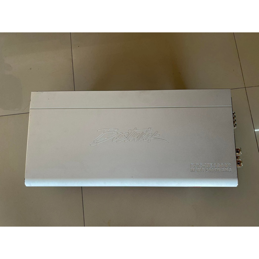 9420บาท คลาสดี 2000วัตต์ ยี่ห้อ Bostwick รุ่น BOS-HE3900 สินค้าตัวโชว์ในมีกล่อง สินค้ามีรอย แอมป์ติด