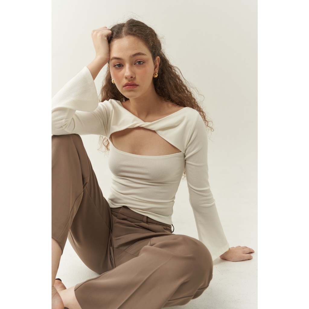 tresmade เสื้อแขนยาวบานเปิดหลัง Penny Bell Sleeve Open Back