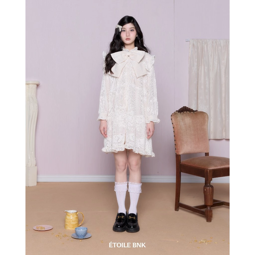 BNKBRAND DOROTHEA DRESS เดรสสั้นผ้าลูกไม้แต่งดีเทลระบายมาพร้อมซับใน (PREORDER บางไซส์)