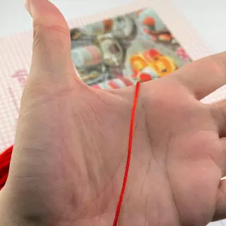 เชือกไหมจีน 1.5 มม. / 2.0 มม. สีแดง 10 เมตรเชือกจีนสำหรับทำพวงกุญแจมงคลปมโชคดี เครี่องราง DIY